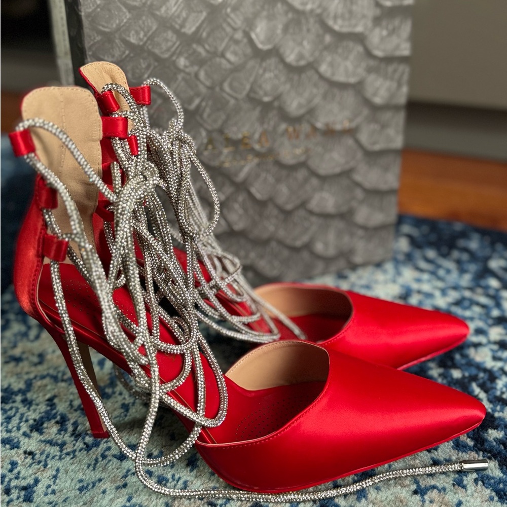 Azalea Wang| Sicily Red| Size 9